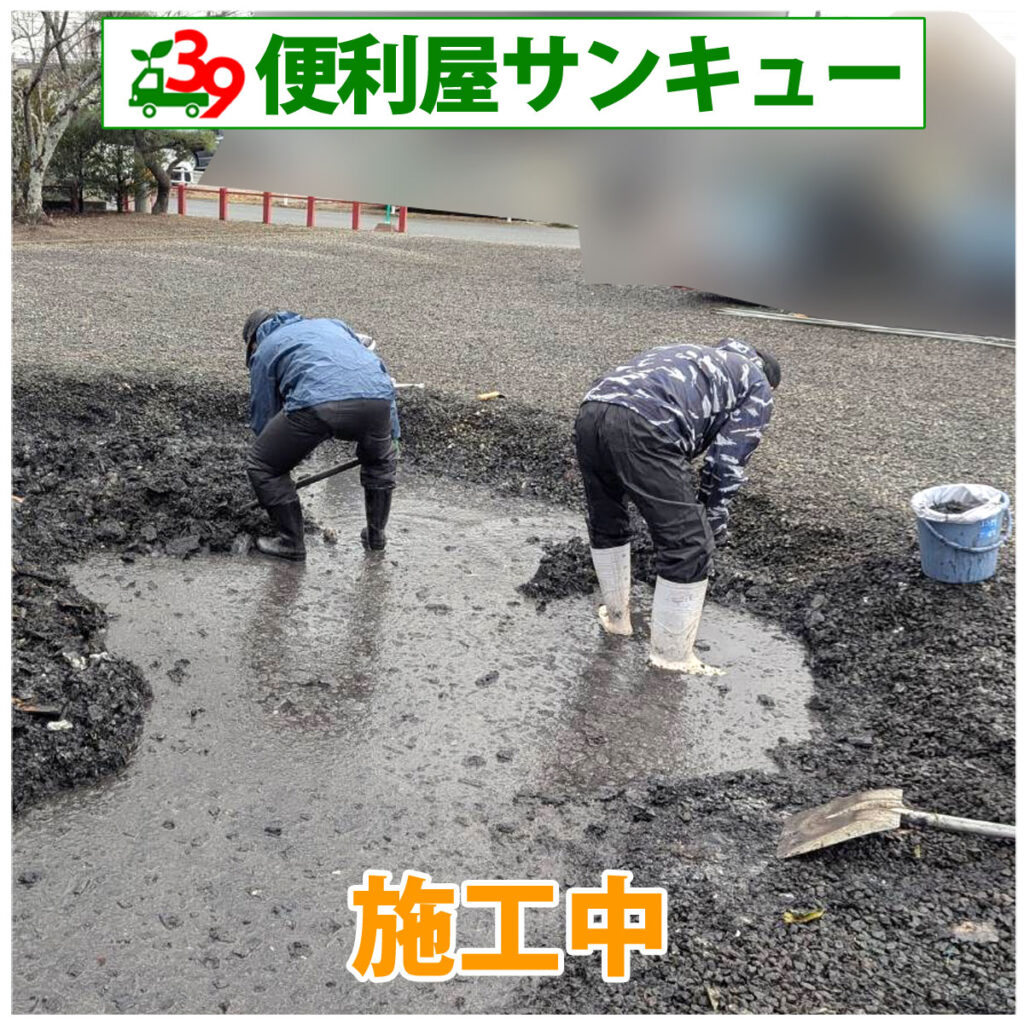 【仙台市太白区】神社のどんと祭で燃え残った灰撤去掃除のご依頼頂きました。施工中の様子。